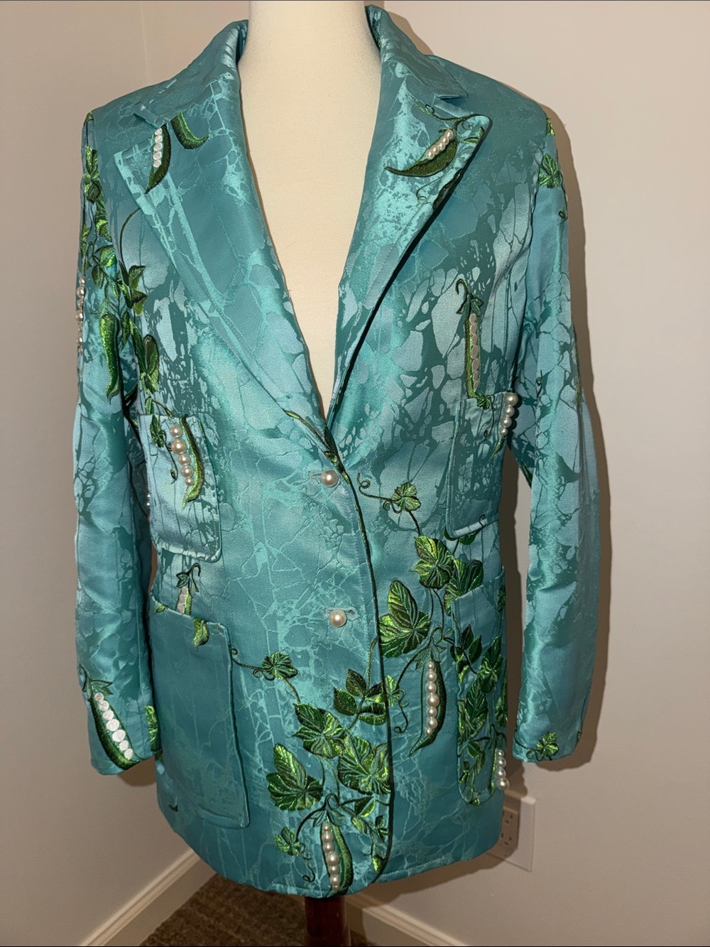 Iris Apfel x H&M jacquard embellished jacket AMAZING!! WOW !